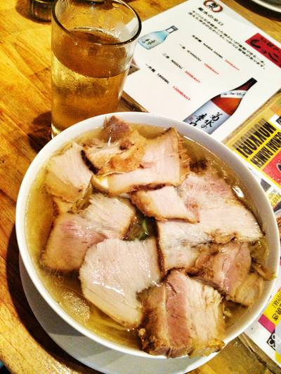 ดูจากรูปอาจไม่ใหญ่นัก แต่ล้นจริงๆค่ะ ที่ ร้านอาหาร Sendai Ramen Mokkori