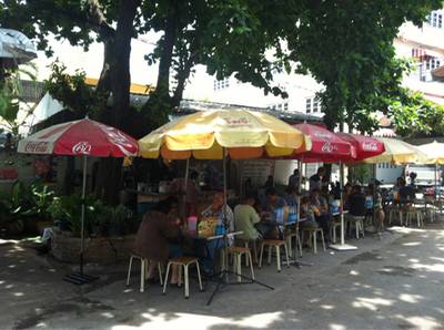 ก๋วยเตี๋ยวหมูต้มยำหมูมะนาว เจ๊สั้น ที่ ร้านอาหาร เตี๋ยวแคะ เจ้สั้น
