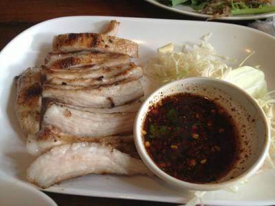 หมูย่าง ที่ ร้านอาหาร ครกไม้ไทยลาว