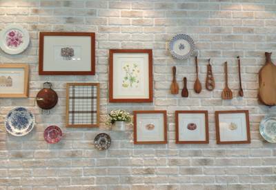 Wall ที่ ร้านอาหาร Buttercup