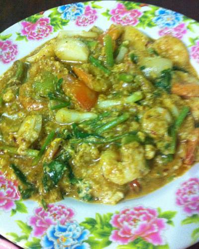 กุ้งผัดผงกะหรี่ ที่ ร้านอาหาร โรจน์ ซีฟู้ด กุ้งผัดผงกะหรี่ ที่ ร้านอาหาร โรจน์ ซีฟู้ด