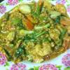 กุ้งผัดผงกะหรี่ ที่ ร้านอาหาร โรจน์ ซีฟู้ด
