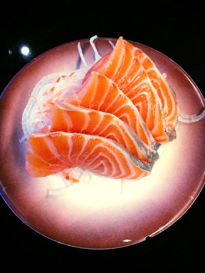 แซลมอน ซาซิมิ ที่ ร้านอาหาร Heiroku Sushi เซ็นทรัล พระราม 9