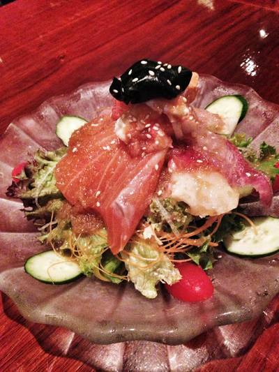 สลัดแซลมอน ที่ ร้านอาหาร Hanako