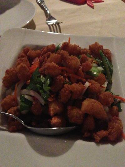 ยำไก่ระเบิด ที่ ร้านอาหาร Buri Tara Wine Bar & Restaurant