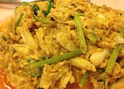 เนื้อปูผัดผงกะหรี่ ที่ ร้านอาหาร ครัวแจ๋ว