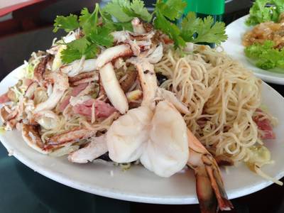 ฮกเกี้ยนทะเล  ที่ ร้านอาหาร สามย่านซีฟู้ด
