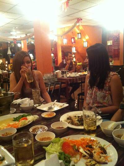 Dinner กับสาวสวย ที่ ร้านอาหาร สุกี้เฮ้าส์ Dinner กับสาวสวย ที่ ร้านอาหาร สุกี้เฮ้าส์