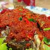 ปลากระพงราดพริก ที่ ร้านอาหาร ป. เป้ากุ้งเผา