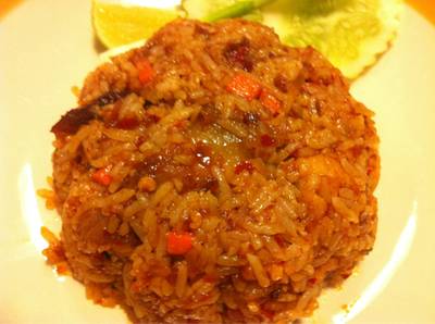 ข้าวผัดพริกเผาคอหมูย่าง 70 บาท ที่ ร้านอาหาร ตำตำ สยามสแควร์ (ซอย 9)