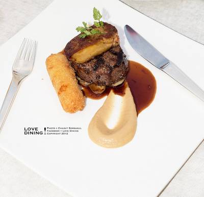  Wagyu MS4 beef  tenderloin with foie gras - Potato croquette, sauteed cep mushr ที่ ร้านอาหาร Red Sky