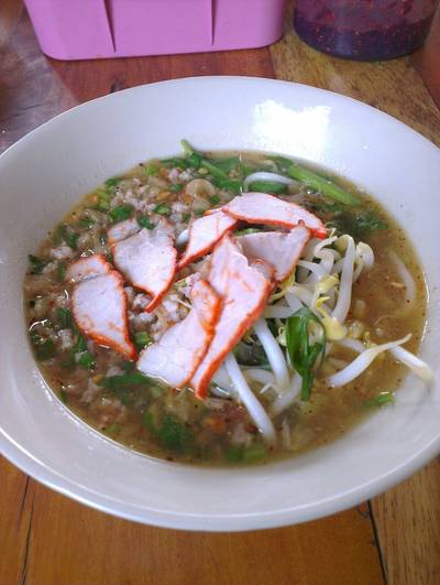บะหมี่ต้มยำ โดน ที่ ร้านอาหาร ก๋วยเตี๋ยวไร้นาม
