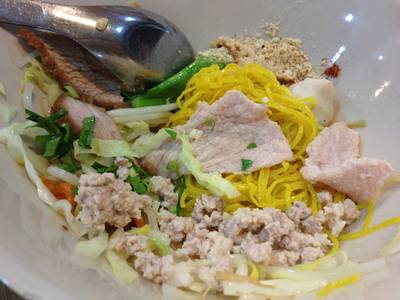 บะหมี่แห้ง ที่ ร้านอาหาร ก๋วยเตี๋ยวชากังราว