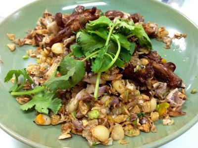 ปากเป็ดทอดกระเทียม ที่ ร้านอาหาร ครัวเจ๊ง้อ สี่พระยา ปากเป็ดทอดกระเทียม ที่ ร้านอาหาร ครัวเจ๊ง้อ สี่พระยา
