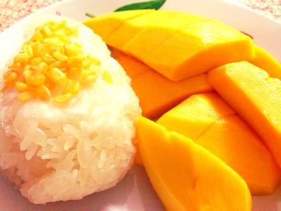 ทานข้าวเหนียวมะม่วงกันค่ะ ที่ ร้านอาหาร อำนวย ตลาดปากน้ำ