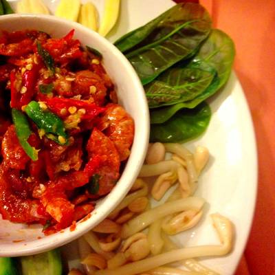 น้ำพริกกุ้งเสียบ ที่ ร้านอาหาร ระย้า