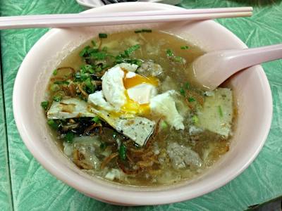 ก๋วยจั๊บญวนทรงเครื่อง+ไข่ดาว ที่ ร้านอาหาร คุณแดงก๋วยจั๊บญวน