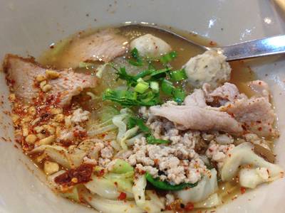 ต้มยำ ที่ ร้านอาหาร ก๋วยเตี๋ยวชากังราว
