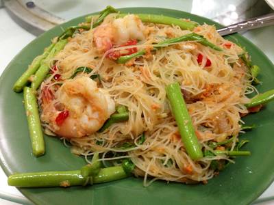 เส้นหมี่ผักกระเฉดกุ้ง ที่ ร้านอาหาร ครัวเจ๊ง้อ สี่พระยา เส้นหมี่ผักกระเฉดกุ้ง ที่ ร้านอาหาร ครัวเจ๊ง้อ สี่พระยา
