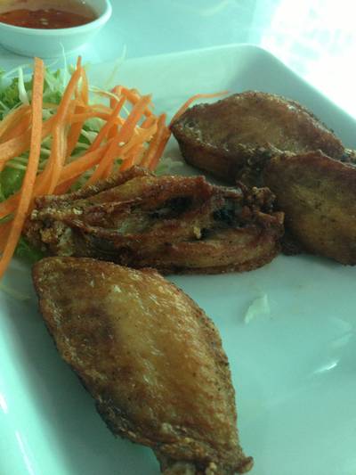 ปีกไก่บนทอด ที่ ร้านอาหาร อีสานเฮ้าส์
