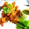ปูนิ่มทอดกระทียม กรอบนอกนุ่มใน ที่ ร้านอาหาร Midtown