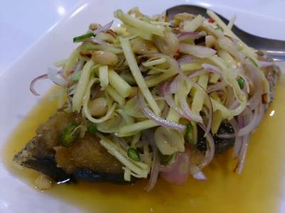 ปลาอินทรีย์ทอดราดน้ำปลา ที่ ร้านอาหาร ครัวอัปษร สาขา 2 (เสาชิงช้า)