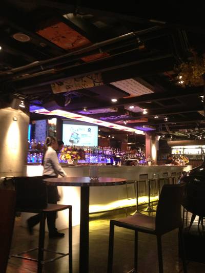 Bar ที่ ร้านอาหาร Party House One Siam Design Hotel