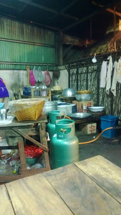 ไก่ทอดเที่ยงคืน ที่ ร้านอาหาร ไก่ทอดเที่ยงคืน