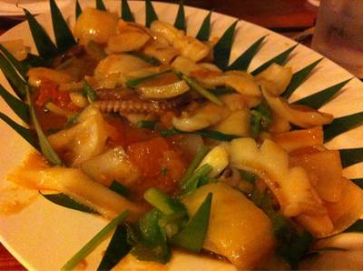ปลาหมึกผัดไข่เค็ม ที่ ร้านอาหาร ไอยราซีฟู้ด (เกาะช้าง) ปลาหมึกผัดไข่เค็ม ที่ ร้านอาหาร ไอยราซีฟู้ด (เกาะช้าง)