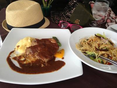 ร้านอาหาร The Deck by the River