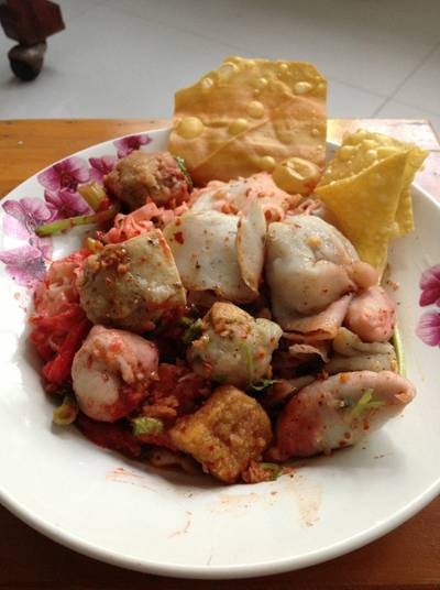 บะหมี่แบนเย็นตาโฟต้มยำแห้ง ที่ ร้านอาหาร โกเฮง บะหมี่แบนเย็นตาโฟต้มยำแห้ง ที่ ร้านอาหาร โกเฮง