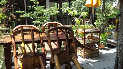 ร้านอาหาร บ้านเอง เรสเตอรอง