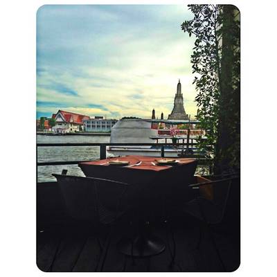 ร้านอาหาร The Deck by the River