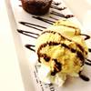 ลาวาจากเตาร้อนๆ ทานคู่กับไอศรีมวนิลาเข้ากันได้ดี ที่ ร้านอาหาร Whittard of Chelsea Siam Paragon