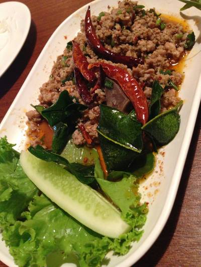ลาบเป็ด (แอบฉกไปเล็กน้อยก่อนถ่าย) ที่ ร้านอาหาร ยอดลาบเป็ดอุดร พระราม 9