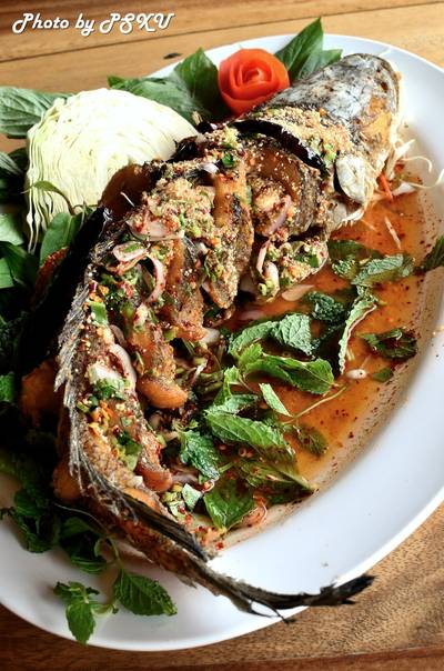 มัจฉาร่ำไห้  ที่ ร้านอาหาร ตำม่วน