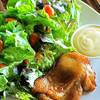 สลัดไก่ย่าง เข้ากันดี ที่ ร้านอาหาร Coff@Pakklong