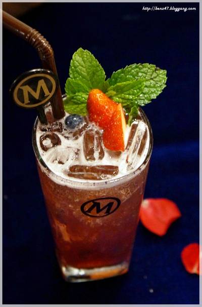 Last Call , May 31 และ เตรียมพบกับโฉมใหม่ พรีเซ้นเตอร์ใหม่ และ New Magnum !!! ที่ ร้านอาหาร Magnum Cafe Siam Center