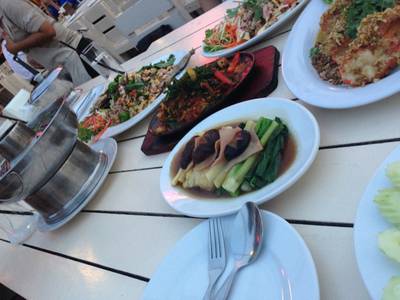 ร้านอาหาร กินลมชมสะพาน ร้านอาหาร กินลมชมสะพาน