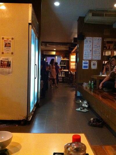 บรรยากาศภายใน ที่ ร้านอาหาร Izakaya Gokuraku