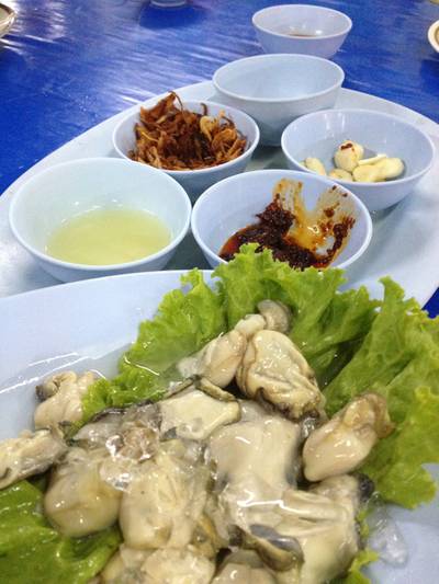 หอยนางรมสดทรงเครื่อง ที่ ร้านอาหาร อุดมโภชนา