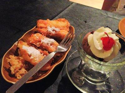 กล้อยทอด และ ไอศกรีม ที่ ร้านอาหาร สุภัทรา บาย เดอะ ซี