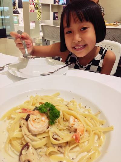 เฟ็ตตูชินี่ครีมกุ้ง ที่ ร้านอาหาร Greyhound Café ดิเอ็มโพเรี่ยม เฟ็ตตูชินี่ครีมกุ้ง ที่ ร้านอาหาร Greyhound Café ดิเอ็มโพเรี่ยม