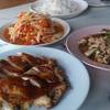 ไก่ย่างหนังกรอบ  ลาบ ตำไข่เค็ม
 ที่ ร้านอาหาร ครัวป้าแก้ว