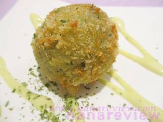 ข้าวทอดอกเป็ดรมควัน ที่ ร้านอาหาร Tokiya Fusion Steak Course Siam Discovery