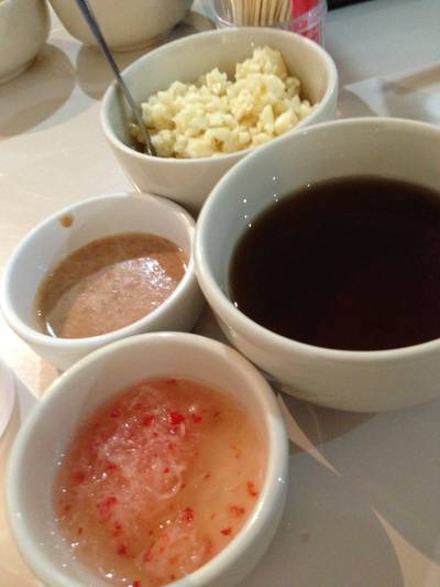 คุณบรรดาน้ำจิ้ม  (ยังไม่ครบนะนี่) ที่ ร้านอาหาร ชาบู ชาบู นางใน
