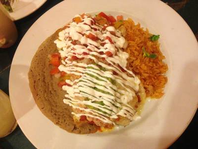 Wet Burrito!! ที่ ร้านอาหาร La Monita Taqueria Wet Burrito!! ที่ ร้านอาหาร La Monita Taqueria