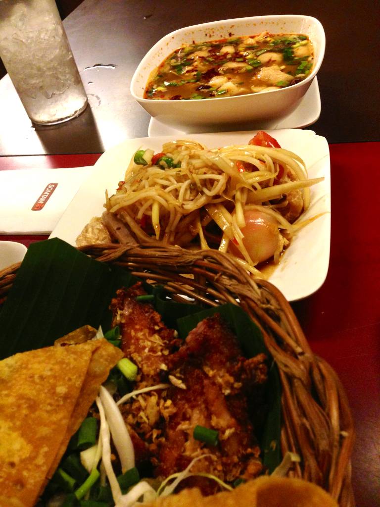 แซบๆๆ ที่ ร้านอาหาร ส้มตำนัว สยามสแควร์ซอย 5