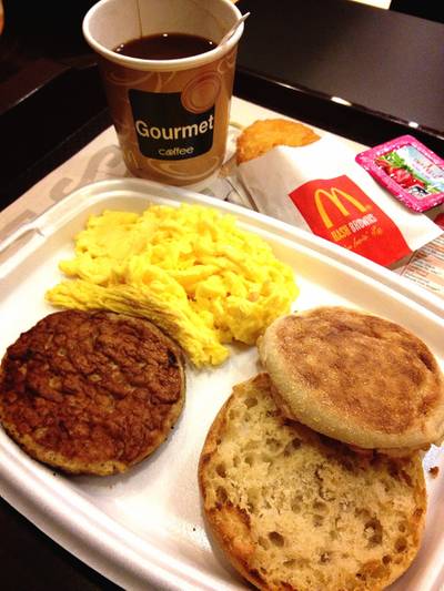 Big Breakfast Set ที่ ร้านอาหาร McDonald's สาธรธานี Big Breakfast Set ที่ ร้านอาหาร McDonald's สาธรธานี