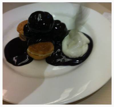 ใส่ครีมกันให้สดๆต่อหน้าต่อตา ที่ ร้านอาหาร After You Dessert Cafe Siam Paragon